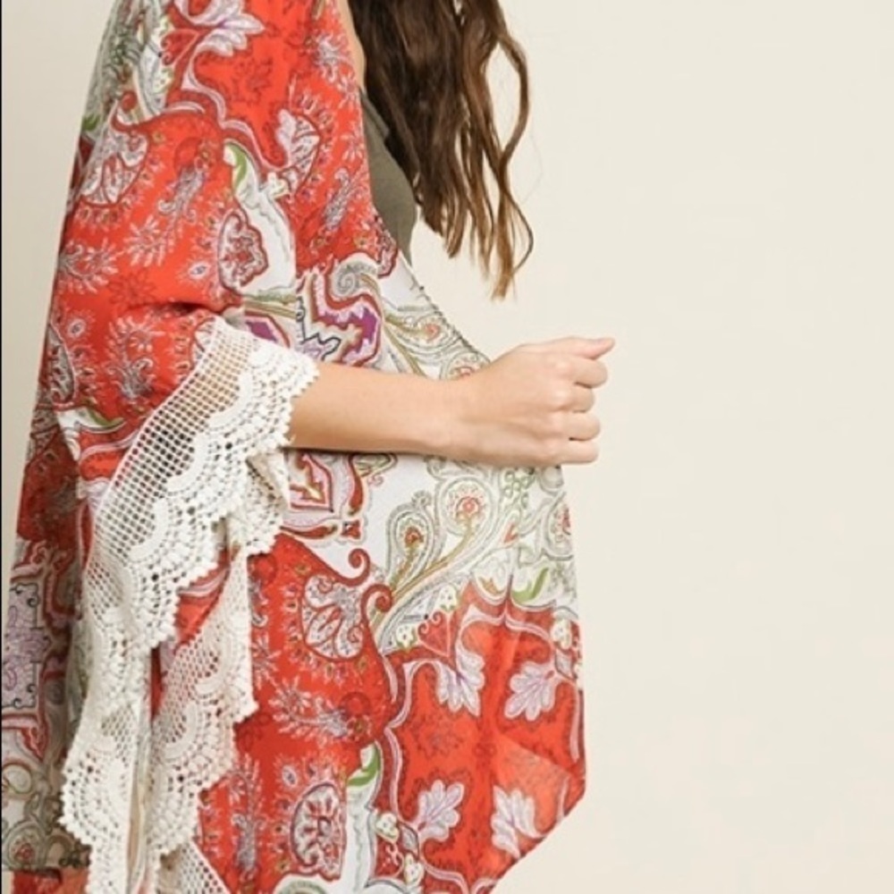 BEAUTIFUL lightweight coral and lace kimono. - Picture 3 of 4